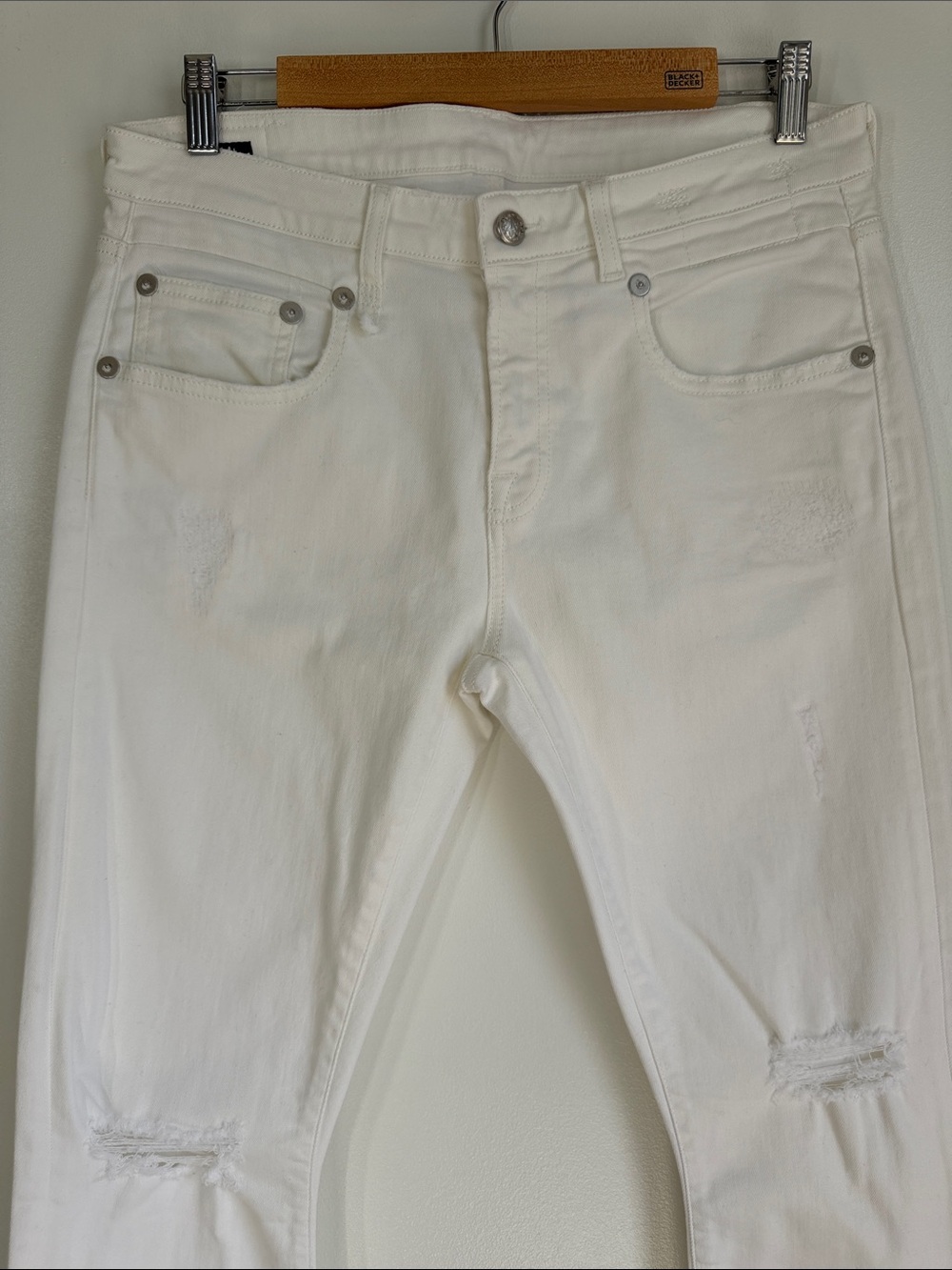 R 13 Distressed Boy Skinny in Warren White - Size 30 - Picture 3 of 9